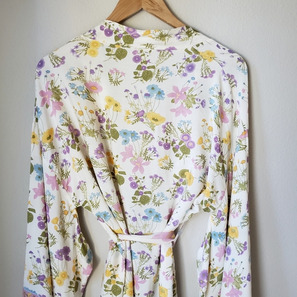 White Floral Short Cotton Kimono with Sash - Picture 5 of 14